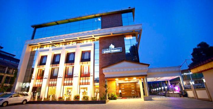 Hotel Radisson Srinagar Zewnętrze zdjęcie