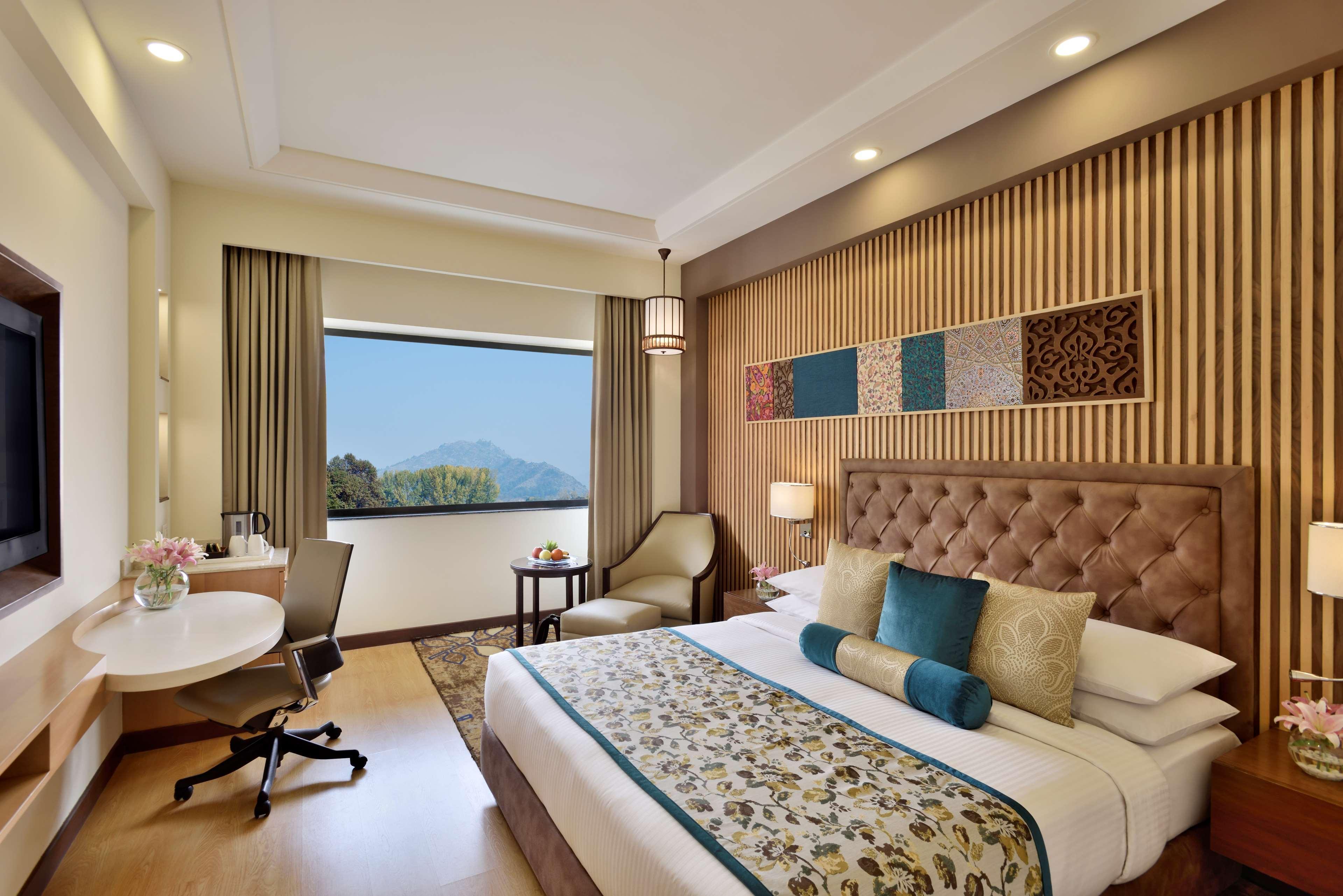 Hotel Radisson Srinagar Zewnętrze zdjęcie