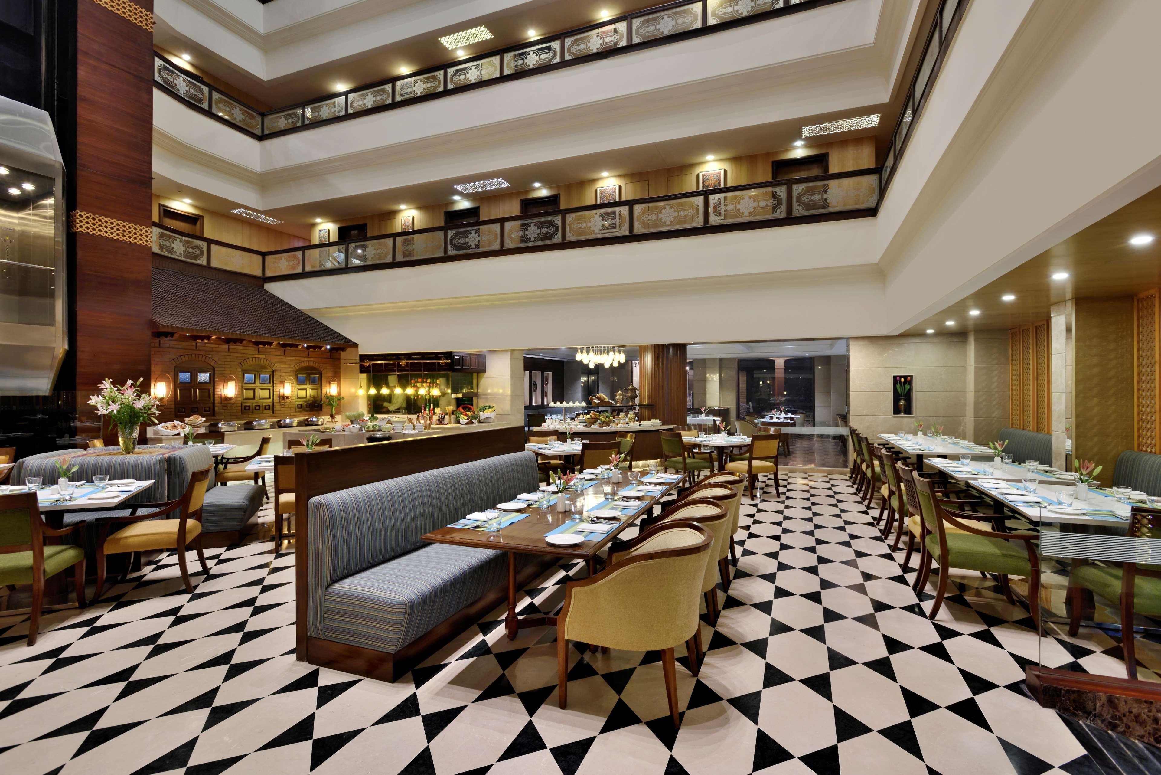 Hotel Radisson Srinagar Zewnętrze zdjęcie