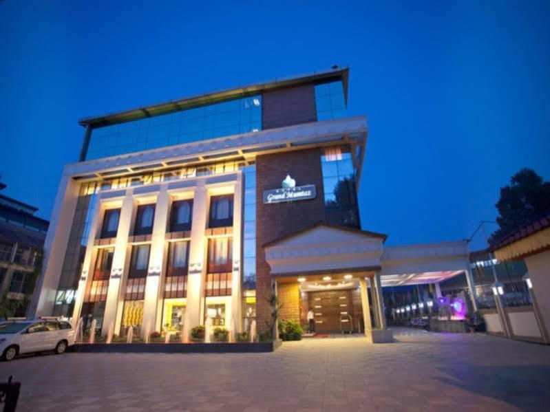 Hotel Radisson Srinagar Zewnętrze zdjęcie