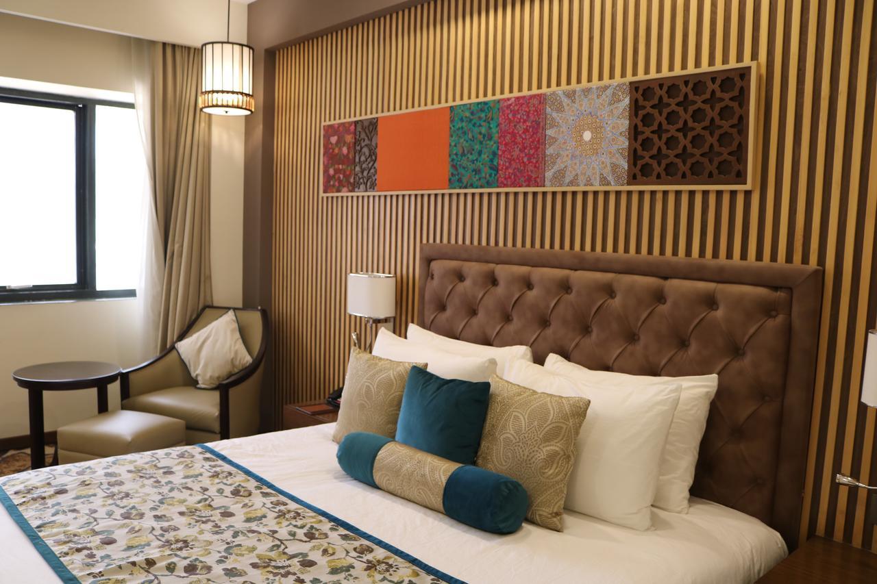 Hotel Radisson Srinagar Zewnętrze zdjęcie
