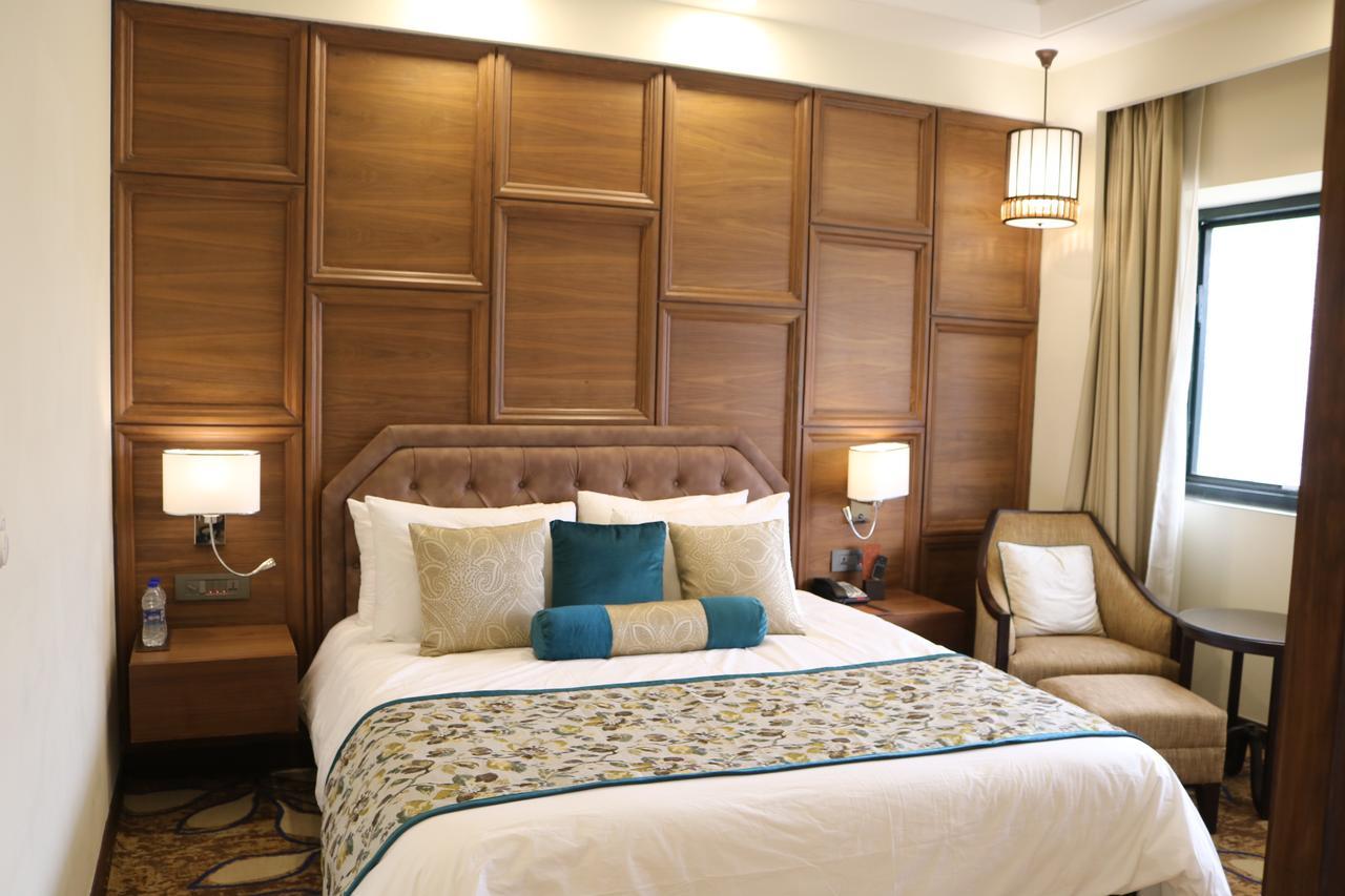 Hotel Radisson Srinagar Zewnętrze zdjęcie