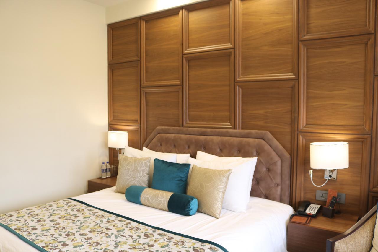 Hotel Radisson Srinagar Zewnętrze zdjęcie