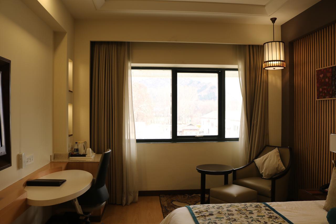 Hotel Radisson Srinagar Zewnętrze zdjęcie