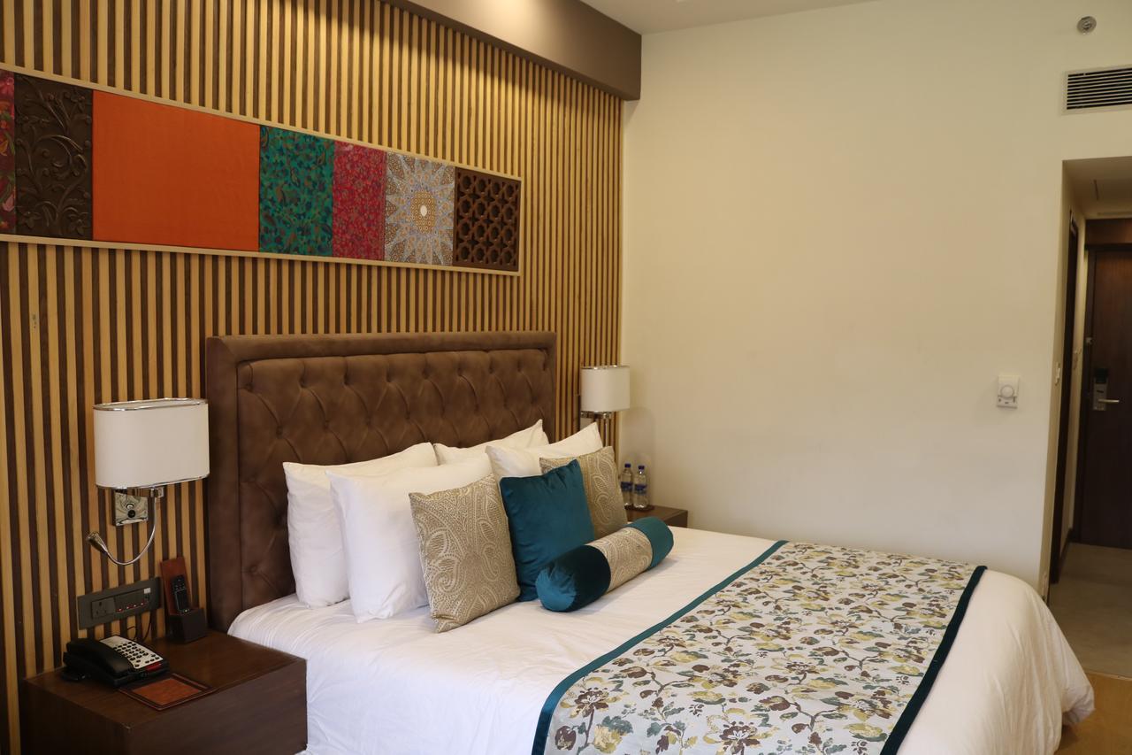 Hotel Radisson Srinagar Zewnętrze zdjęcie