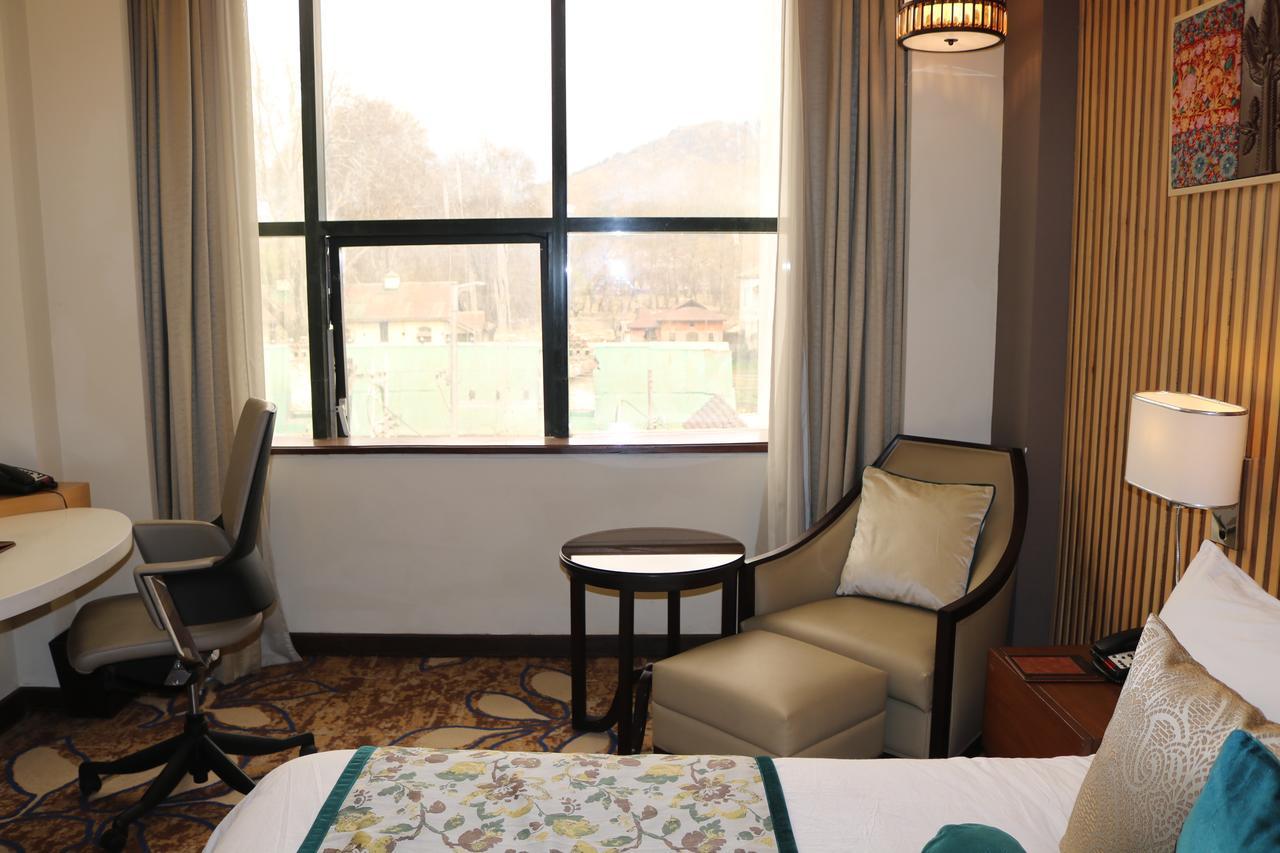 Hotel Radisson Srinagar Zewnętrze zdjęcie