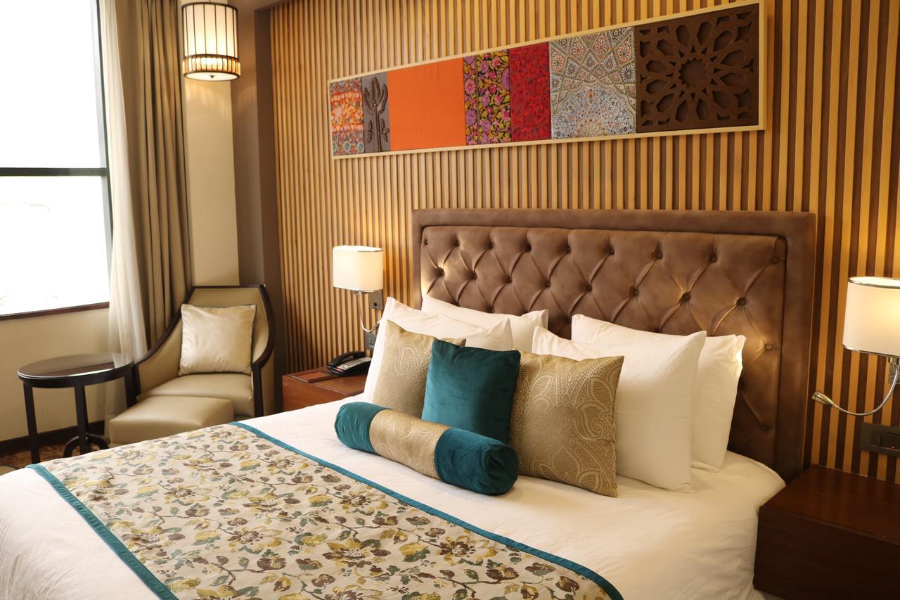 Hotel Radisson Srinagar Zewnętrze zdjęcie