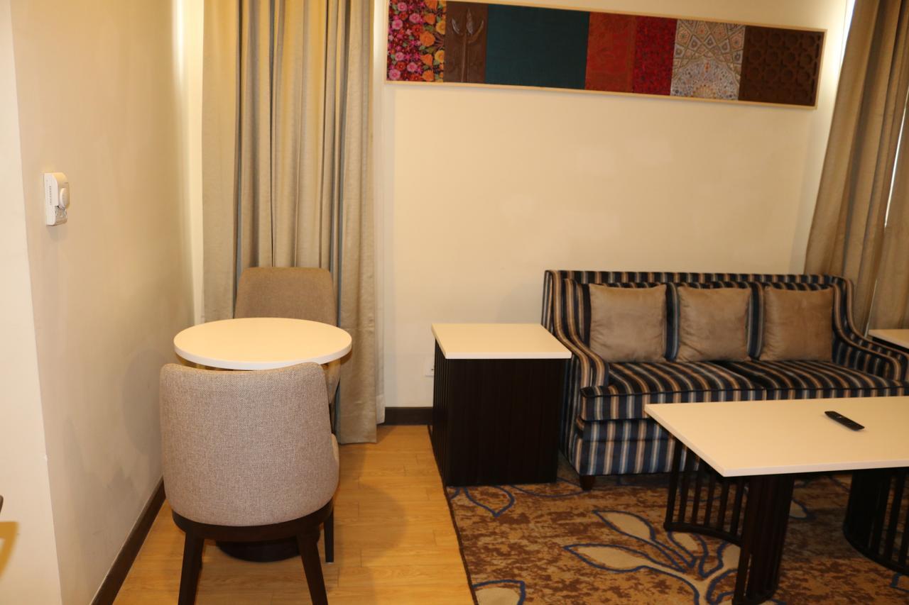Hotel Radisson Srinagar Zewnętrze zdjęcie