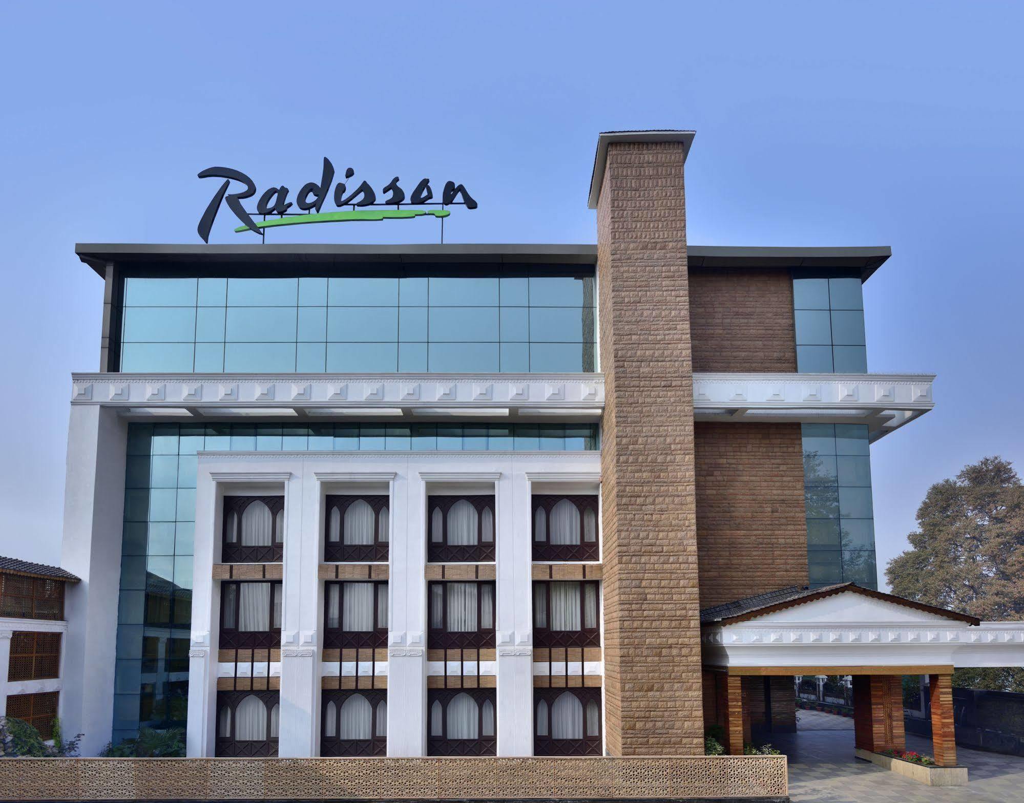 Hotel Radisson Srinagar Zewnętrze zdjęcie